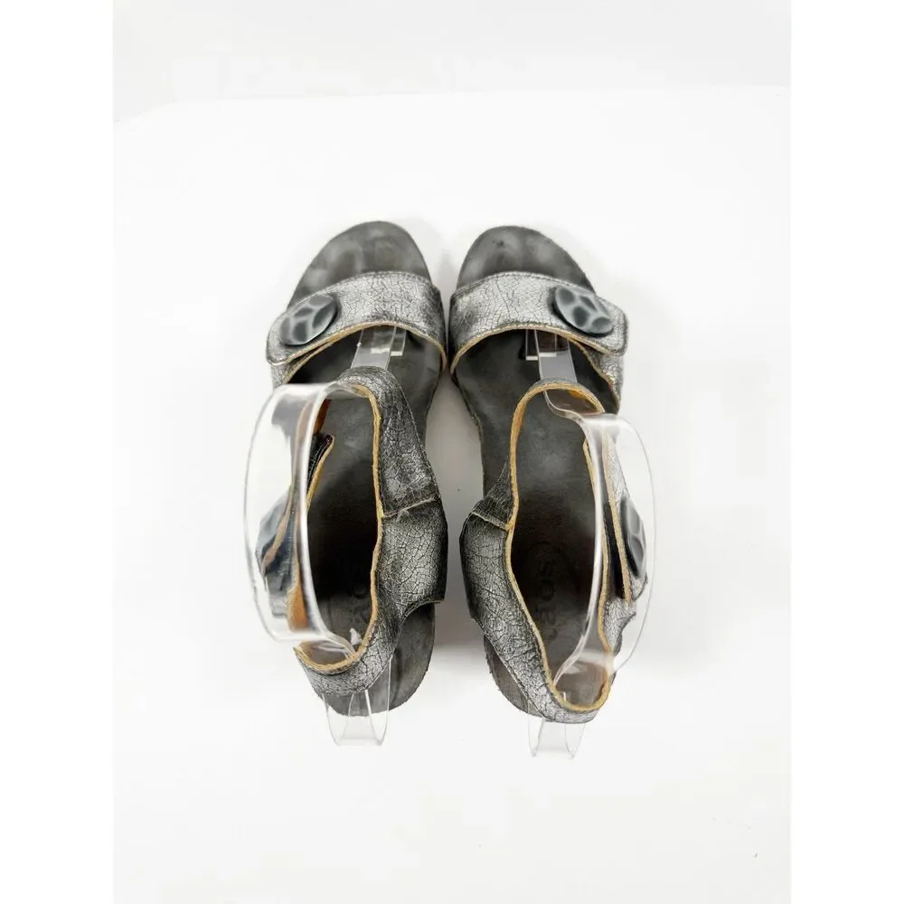 Taos Carousel Sandals 38 /7.5 Silver Crackle Leather Wedge Ankle Strap Medallion